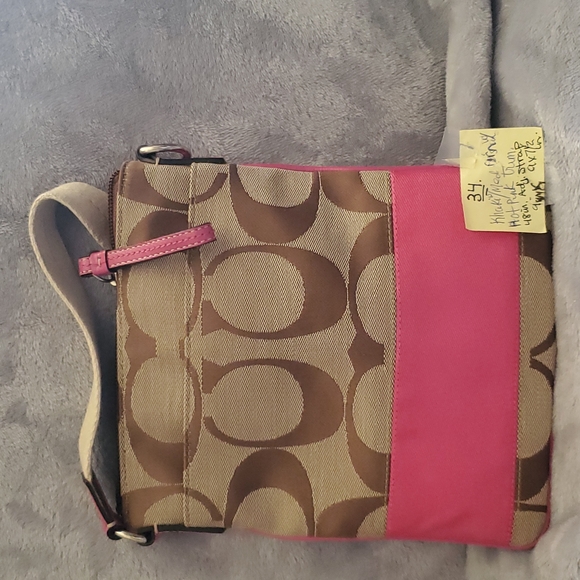 *Beautiful Coach Crossbody Bag - Picture 2 of 9